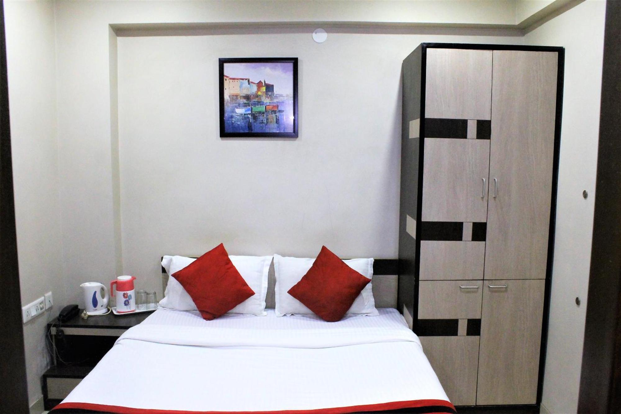 Reliable Inn Calcutta Exterior foto