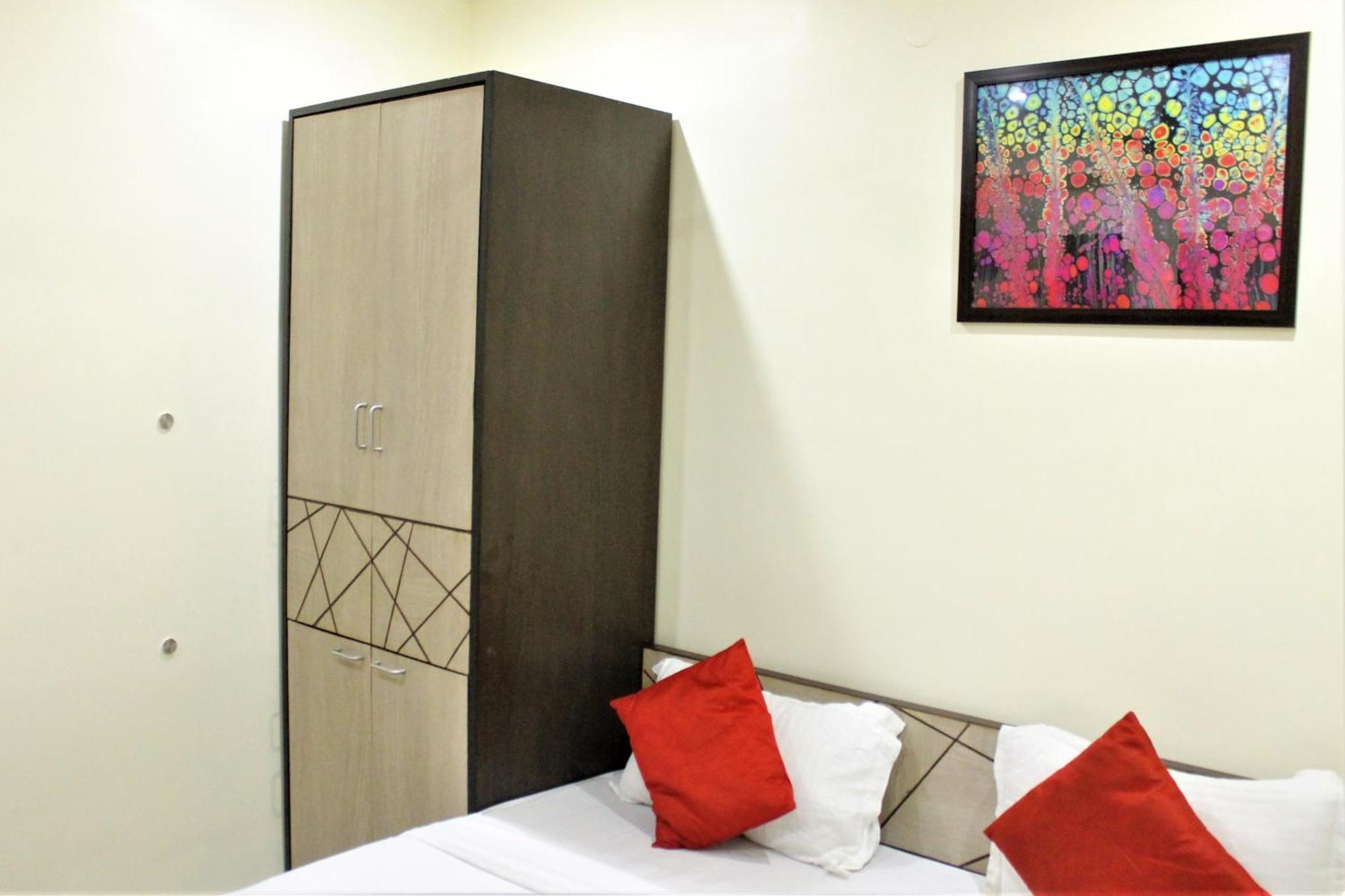 Reliable Inn Calcutta Exterior foto