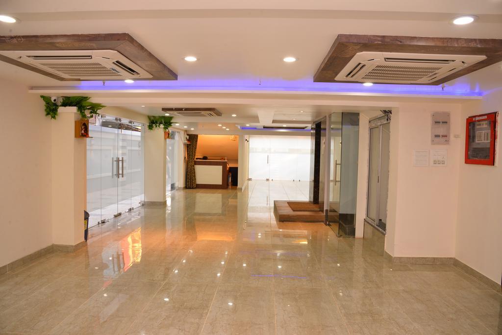 Reliable Inn Calcutta Exterior foto