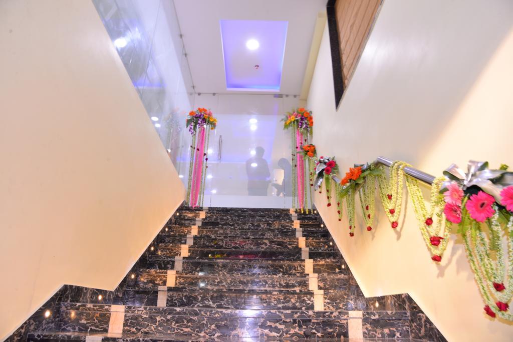 Reliable Inn Calcutta Exterior foto